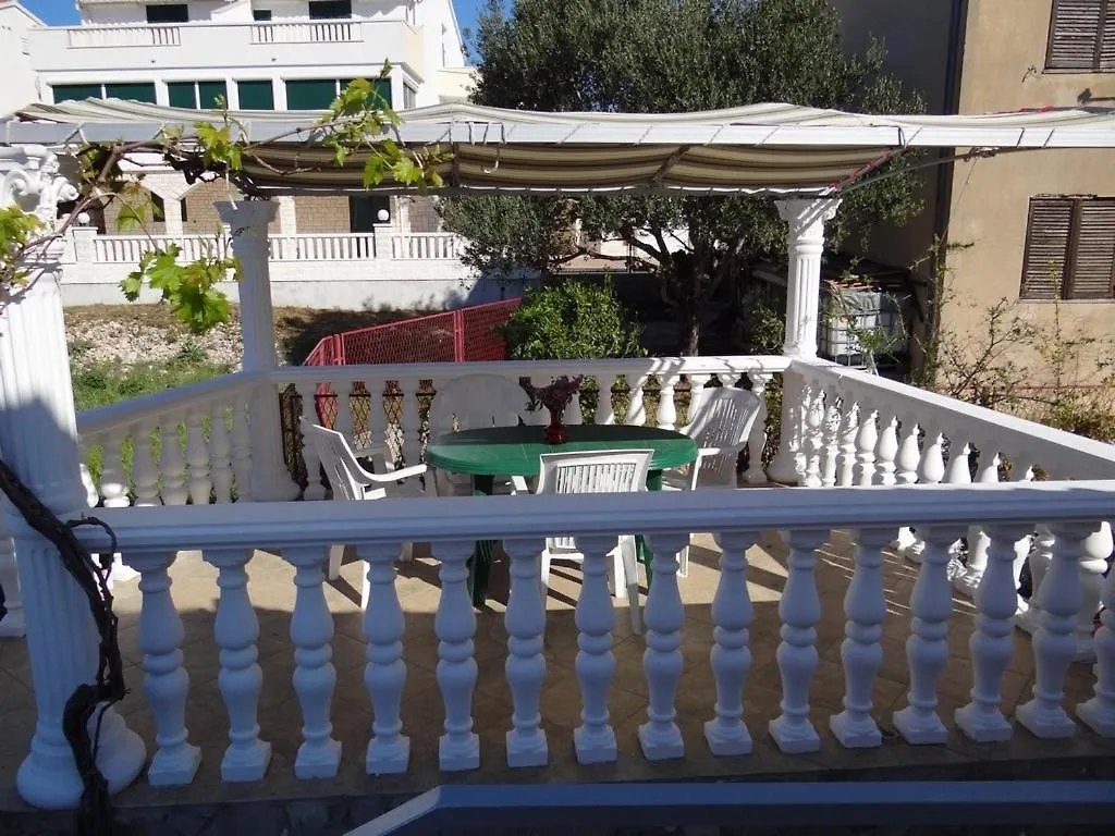 Apartments Branko - 60M From The Beach 트로기르 크로아티아