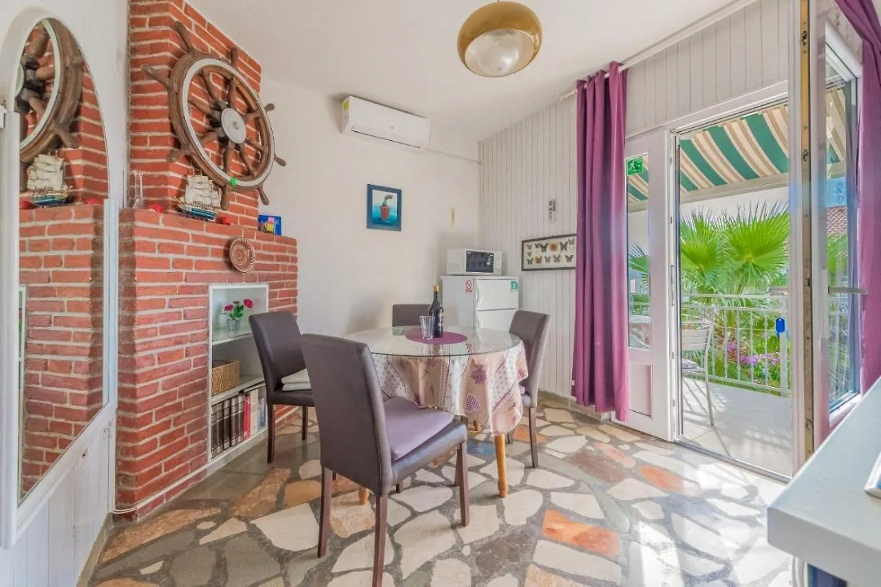 Apartments Branko - 60M From The Beach 트로기르 크로아티아